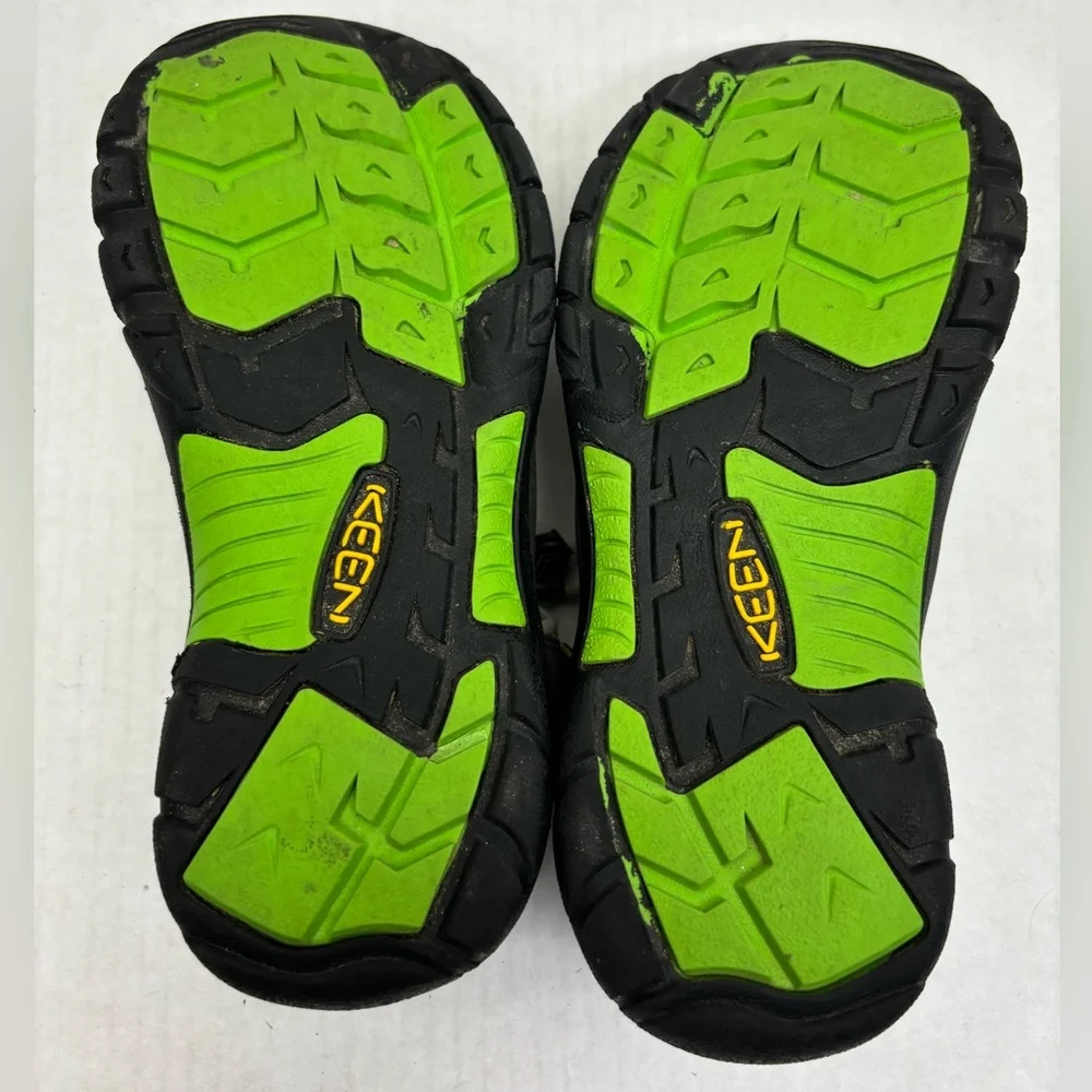 Keen Kids Gray and Lime Outdoor Strappy Sandals, SZ 4 big boy, box 23
